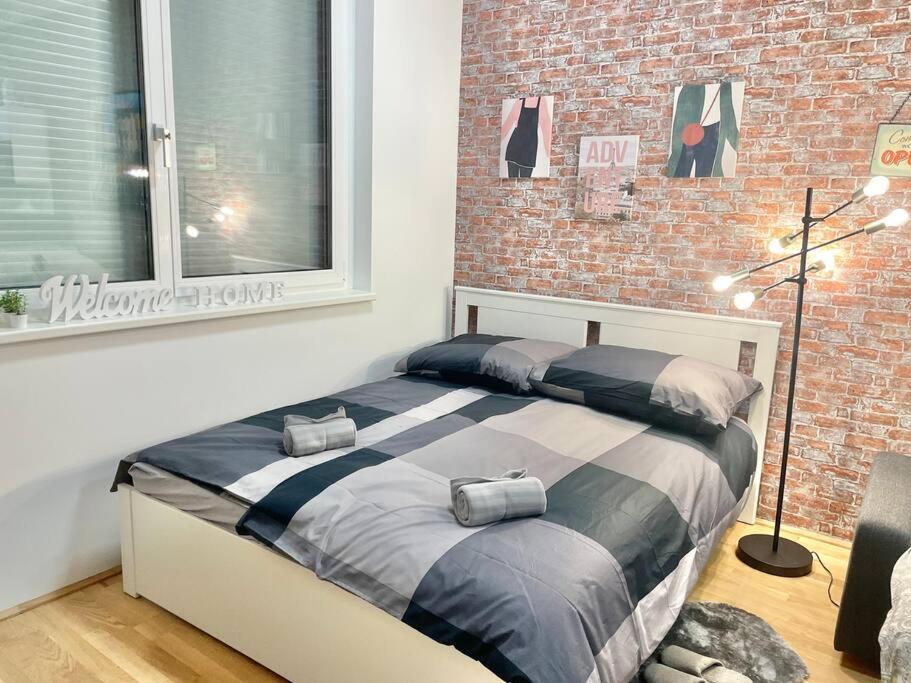 Premium Apartment With Terrace, A/C, Free Wifi And Netflix فيينا المظهر الخارجي الصورة